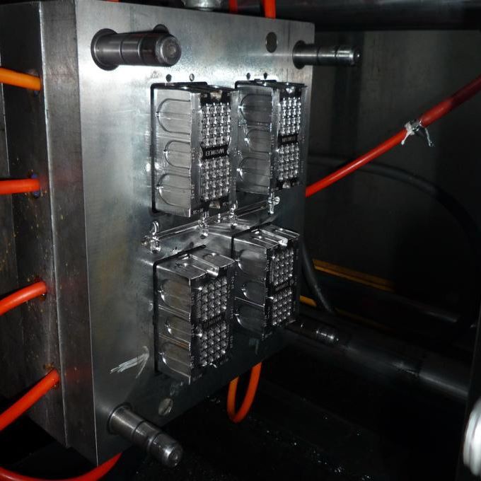 Metodu ta 'operazzjoni tal-iffurmar tal-injezzjoni tal-plastik